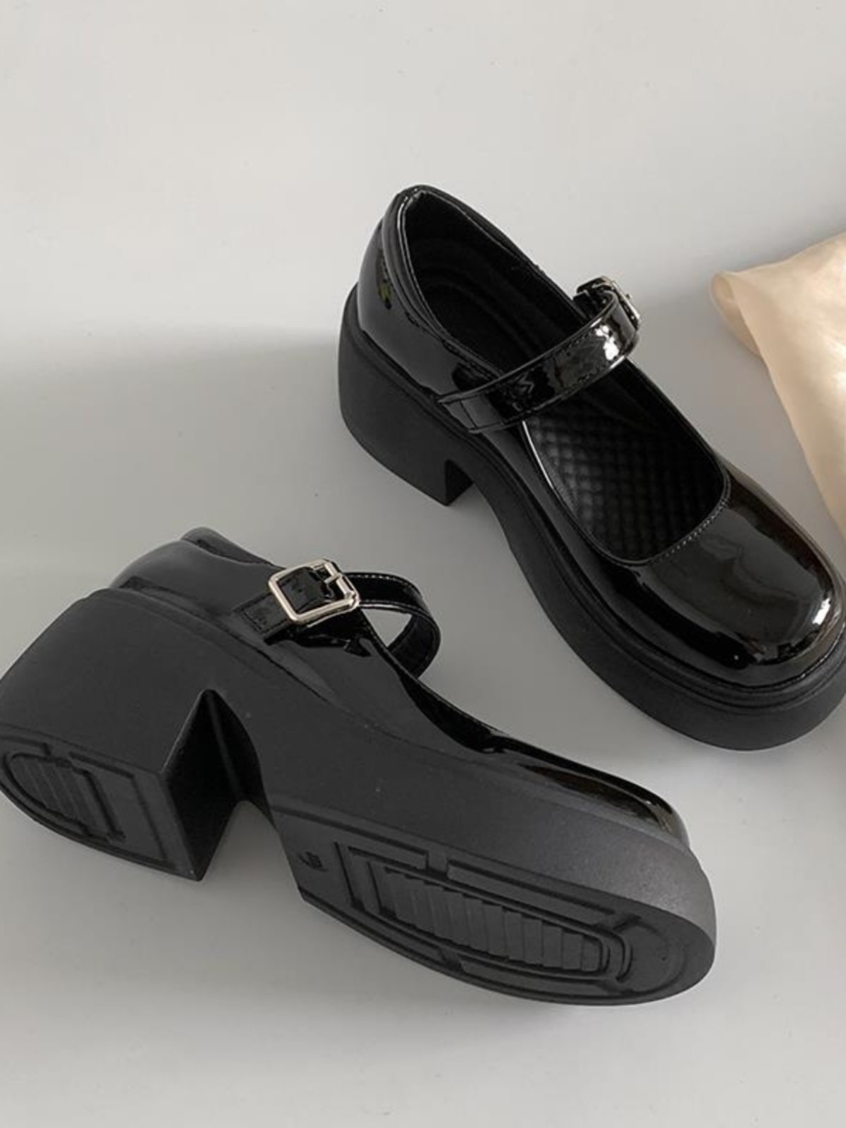 Black Versatile French-Style Thick-Soled High-Heeled Mary Jane Leather Shoes for Women, 2025 New Summer Style, Suitable for Pairing with Skirts, Shallow Single Shoes