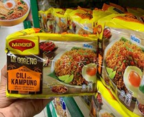 Malaysia Maggi Mi Goreng Meiji refers to the sky pepper fried noodles and noodles dry mixed noodles 390G