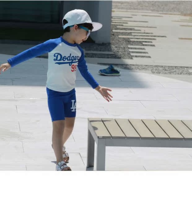 Đồ bơi cho trẻ em Bộ đồ bơi bé trai chia nhỏ Đồ bơi Hàn Quốc Big Boy Kem chống nắng trẻ em Bộ đồ bơi nhanh khô - Bộ đồ bơi của Kid đồ bơi con gái