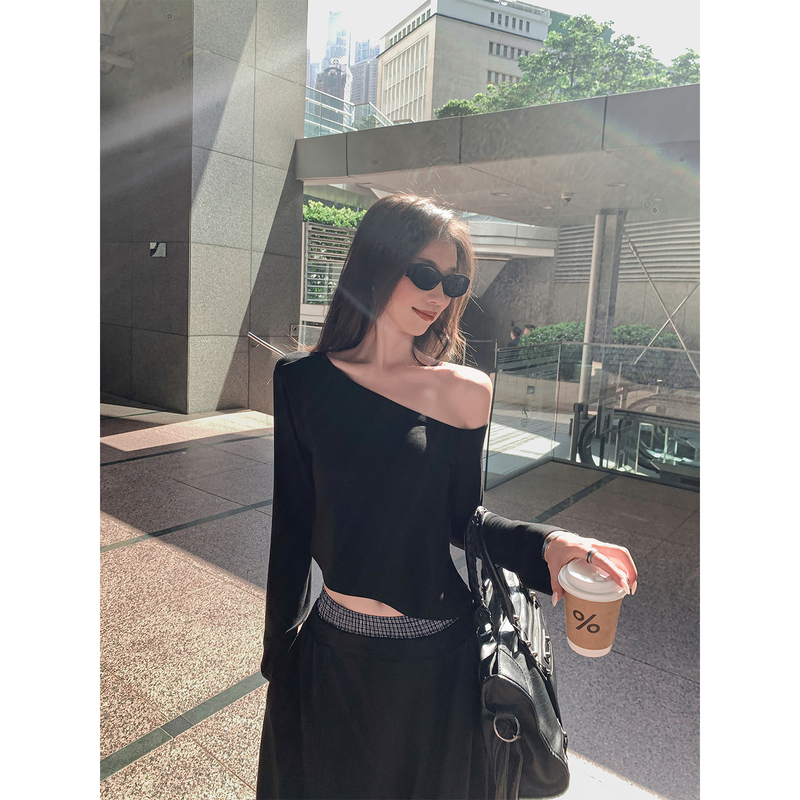 Nuomici Light-Colored Figure-Flattering Off-Shoulder T-Shirt, Early Autumn Loose Fit, Slimming, Versatile, Lazy American Style Hot Girl Knit Top