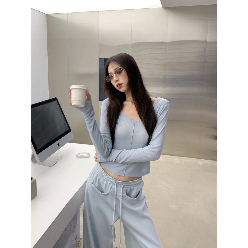 Nuomici Cloud Snow Mountain Blue V-Neck Short Long-Sleeve T-Shirt Slightly See-Through Slim Fit Hot Girl Style Slimming Inner Wear Outerwear Top Nuomici Cloud Snow Mountain Blue V-Neck Short Long-Sleeve T-Shirt Slightly See-Through Slim Fit Hot Girl Style Slimming Inner Wear Outerwear Top