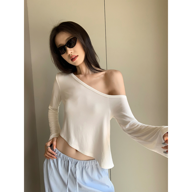 Nuomici Light-Colored Figure-Flattering Off-Shoulder T-Shirt, Early Autumn Loose Fit, Slimming, Versatile, Lazy American Style Hot Girl Knit Top