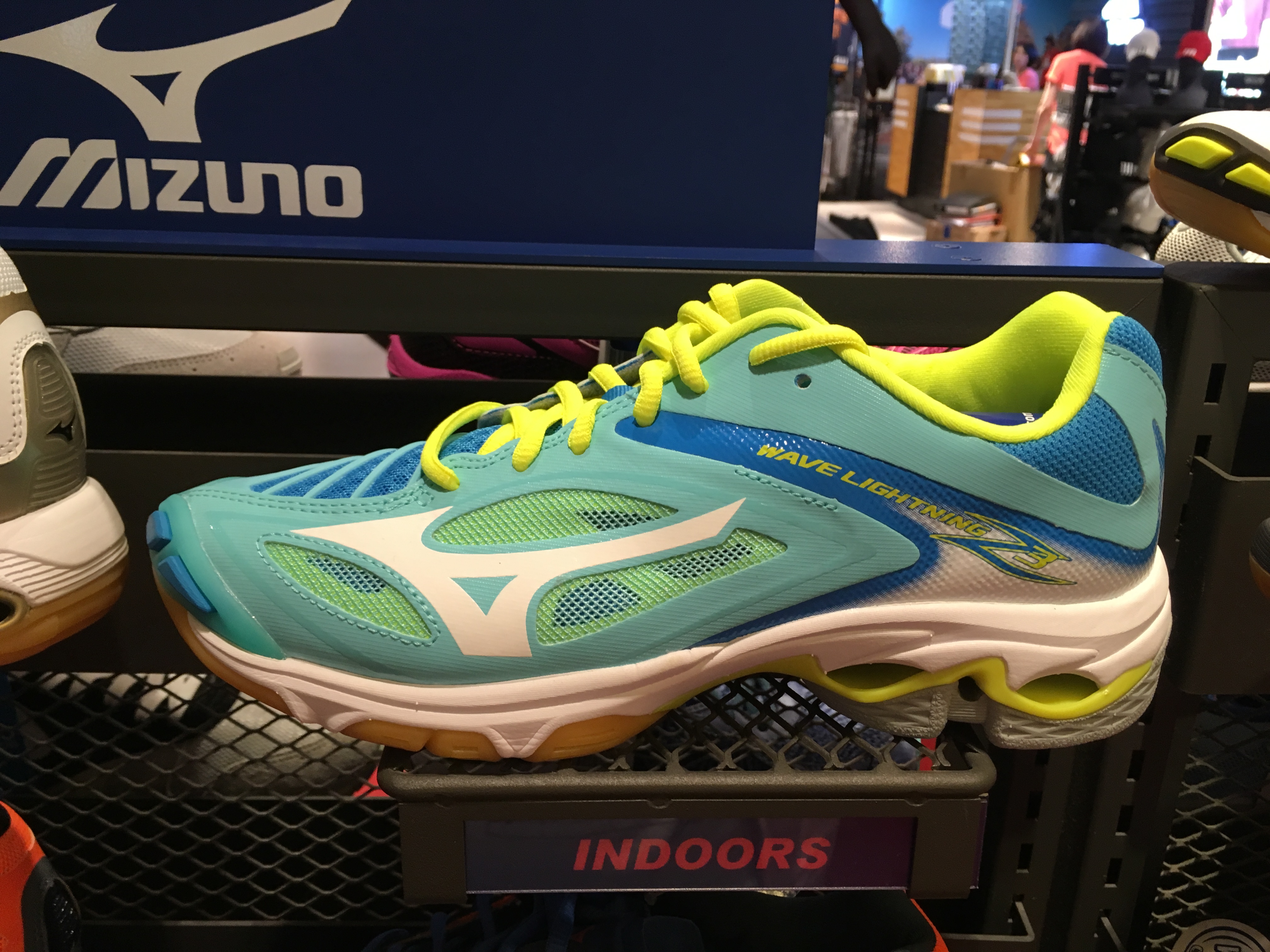 mizuno wave lightning z3 womens