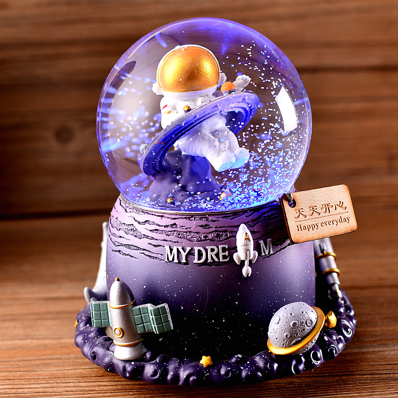 Astronaut spaceflight astronaut water crystal ball music box eight-tone box Children's classmate graduates Day gift boy-Taobao