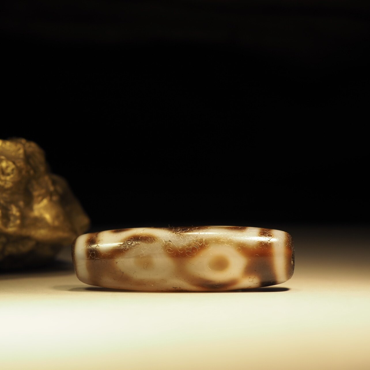 激安 玉髓辰砂雙線三眼大天珠長81mm （罕见精品千年双线星辰双天地老天 