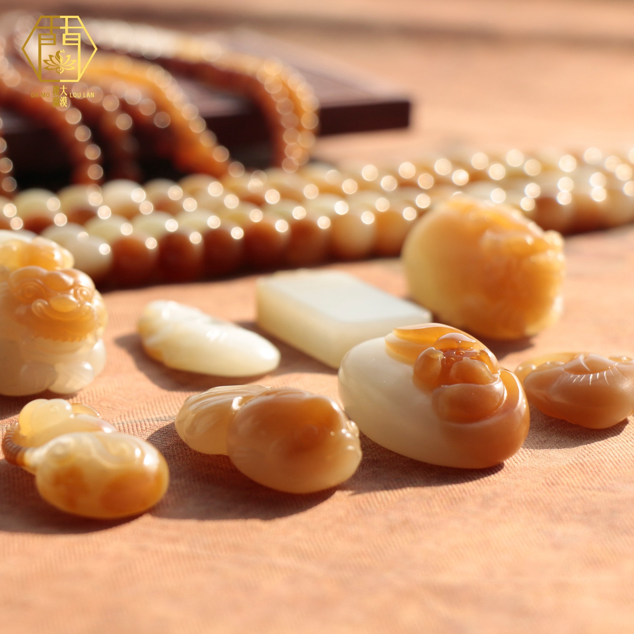 Desert Lou Lan and Tian Yu and the end of the sugar jade sugar white jade brown sugar safe buckle no matter card pendant