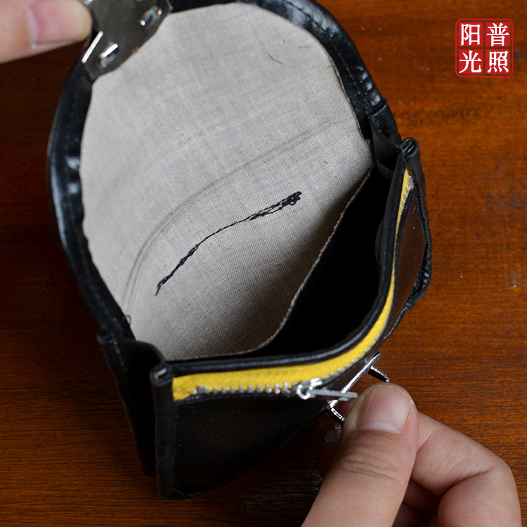Nỗi nhớ của thập niên 70 của thập niên 90 Những chiếc ví da cũ 	mua túi đeo hông	