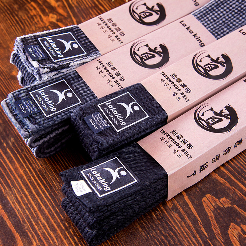 Taekwondo road with black belt adult embroidery of adult male and female embroidery extended retro-washing master belt customization