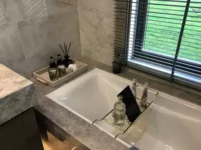 Bathtub shelf shelf Bathroom powder room storage shelf Multi-function telescopic bathtub bath bracket Bathtub tray