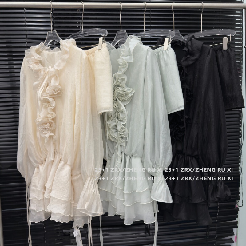 Fu Xinbo Women's Three-Dimensional Floral Fashion Set, Unique Lantern Sleeve Shirt + Shorts Two-Piece Set 14804