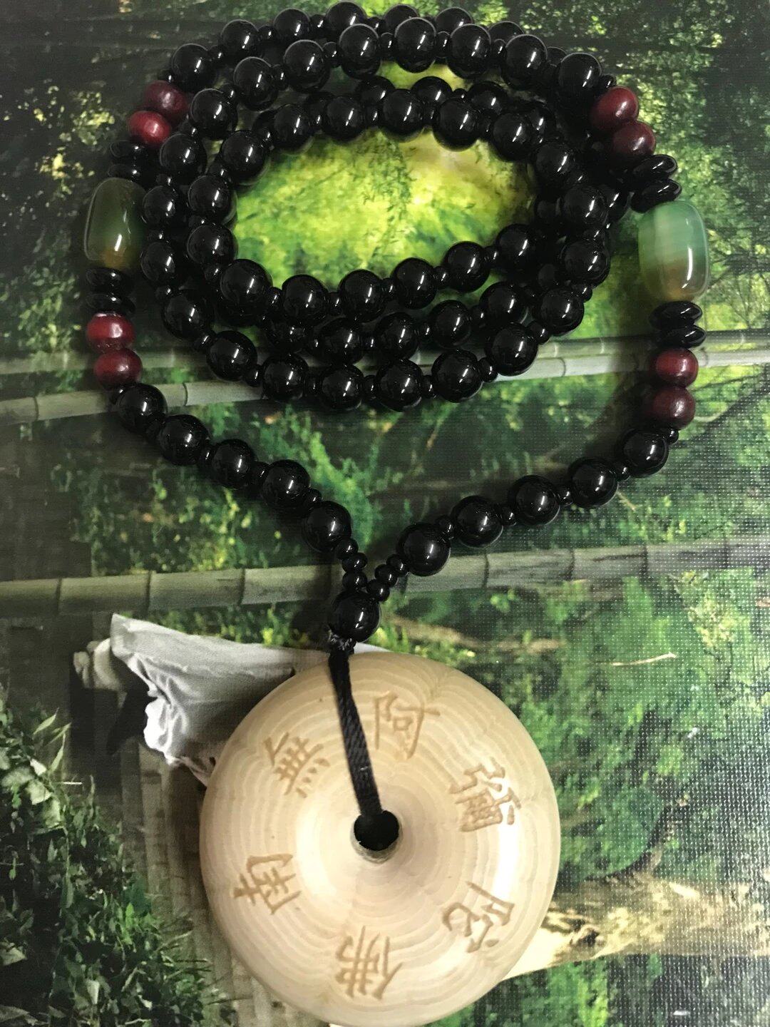 The scientific name of Liudaomu in Wutai Mountain is Jianglongmu. The six white lines represent the six wisdom swords of Manjusri Bodhisattva.