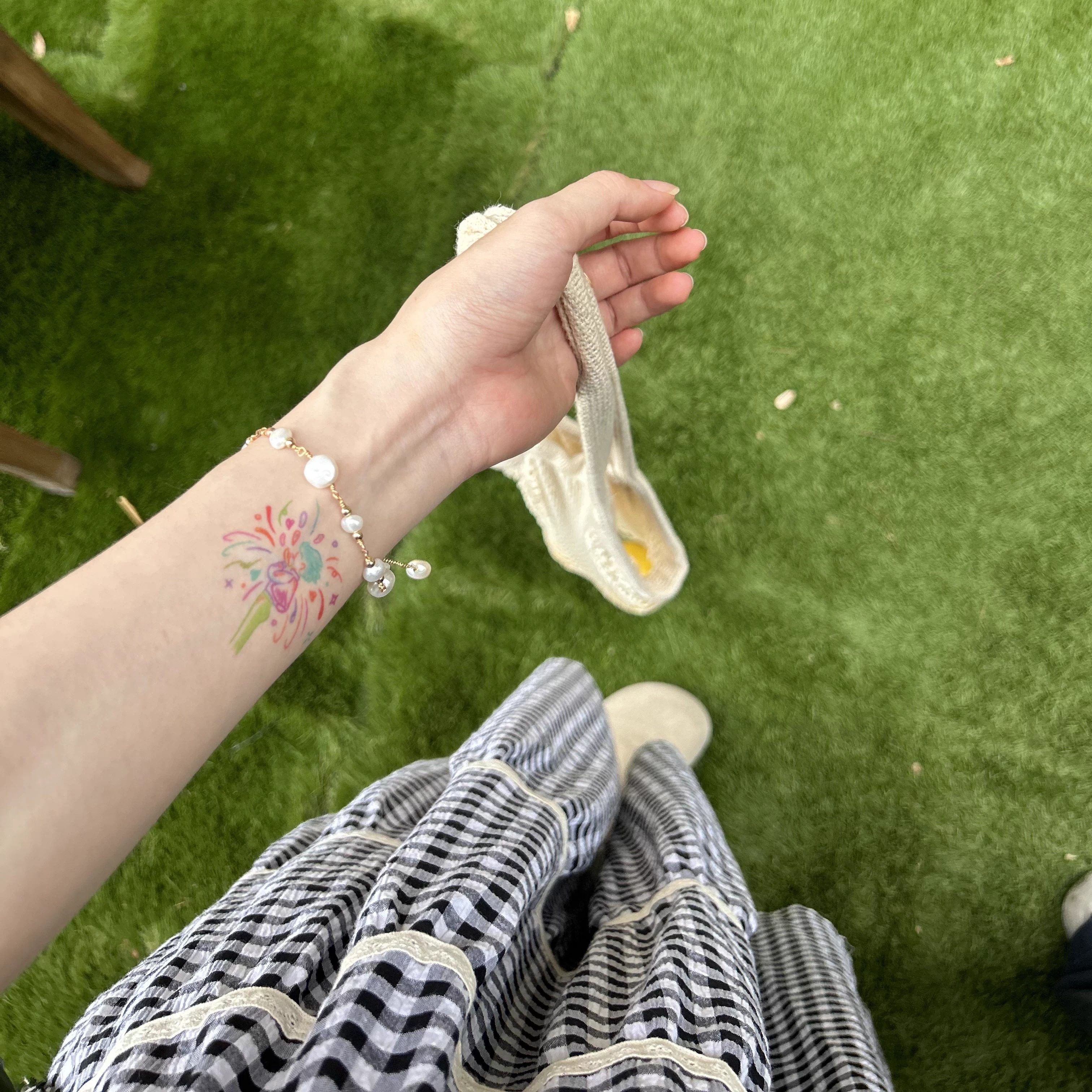 我的美甲师辞职了，我到预约时间才发现。当时就想走，但还是让沙龙里的其他人做了。不知道该笑还是哭。我讨厌它们的一切。 : r/Nails, image size:3024x3024