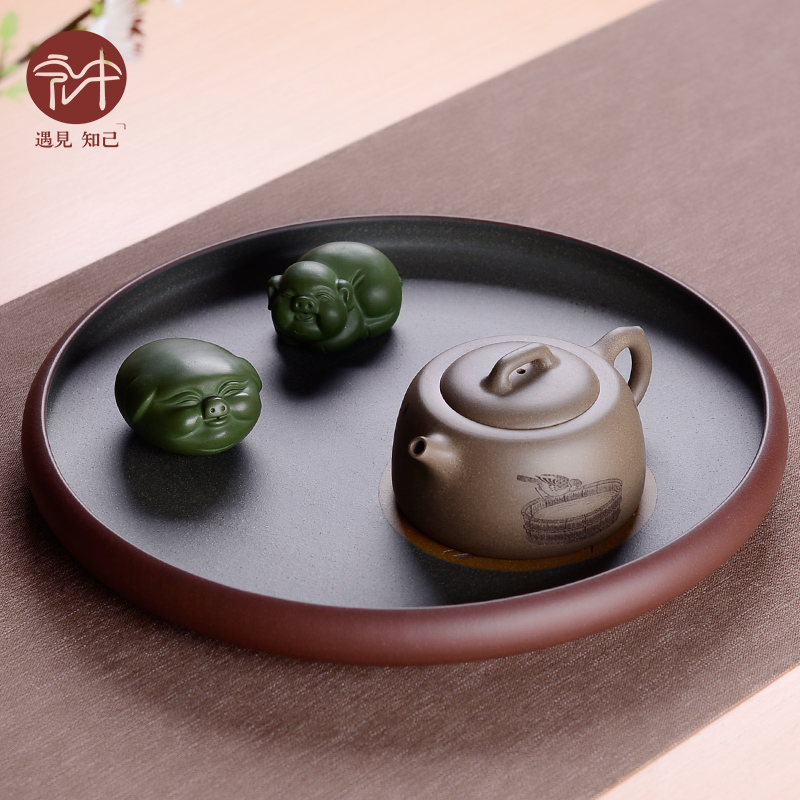 In the macro - yixing purple sand tea pet kung fu tea tea tray with parts of furnishing articles play fun pet tea always happy"