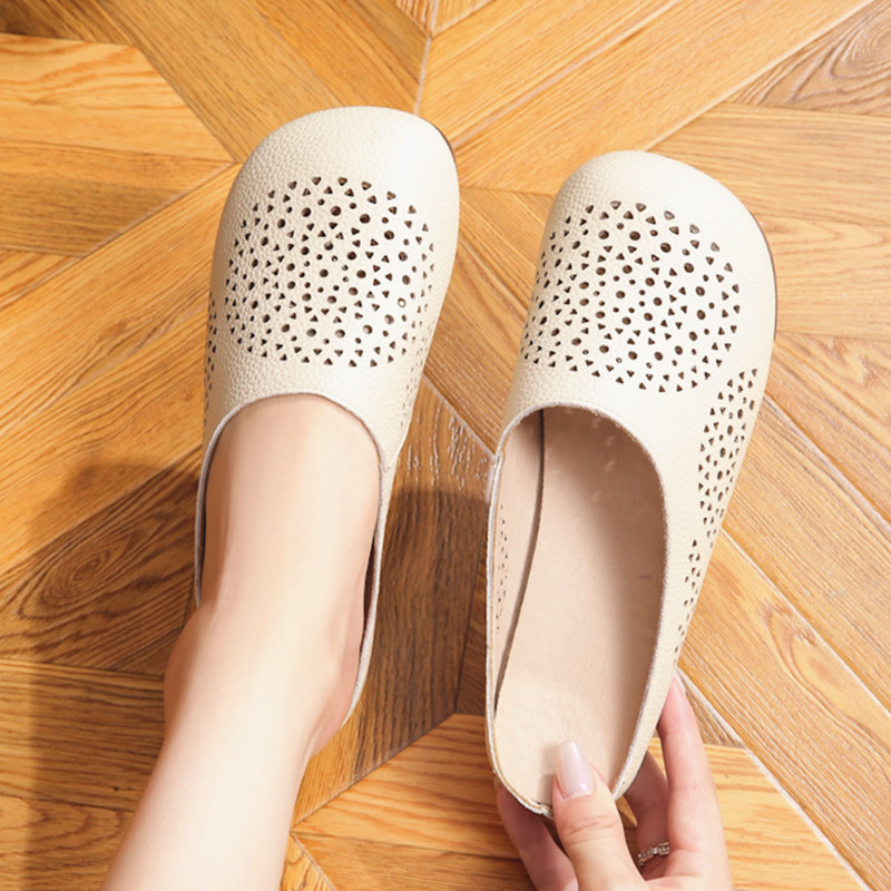 2026 New Genuine Leather Mom Slippers for Outdoor Wear, Women's Summer Middle-Aged Sandals, Non-Slip Flat Shoes for Middle-Aged and Elderly People