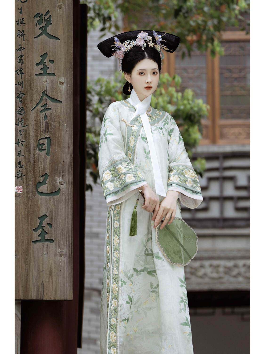 满族旗装清朝古装格格服：穿越时空的华丽盛宴！复古时尚，你值得拥有！-裙子-淘宝好物网