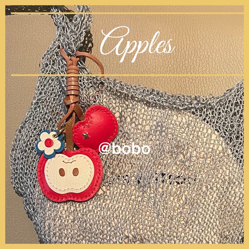 Genuine Leather Hand-Stitched Apple Bag Pendant Car Rearview Mirror Pendant Safe and Sound Apple Keychain Creative Gift Genuine Leather Hand-Stitched Apple Bag Pendant Car Rearview Mirror Pendant Safe and Sound Apple Keychain Creative Gift