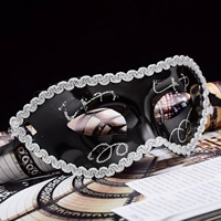 Прозрачные мальчики, покрытые древним черным