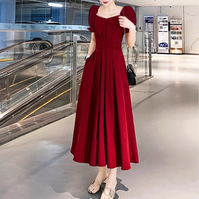 Plus-Size Burgundy Slimming Dress for Women, Summer, for Chubby Figures, Tummy-Covering, Knee-Length, Elegant, Figure-Flattering, Mid-Length Engagement Dress