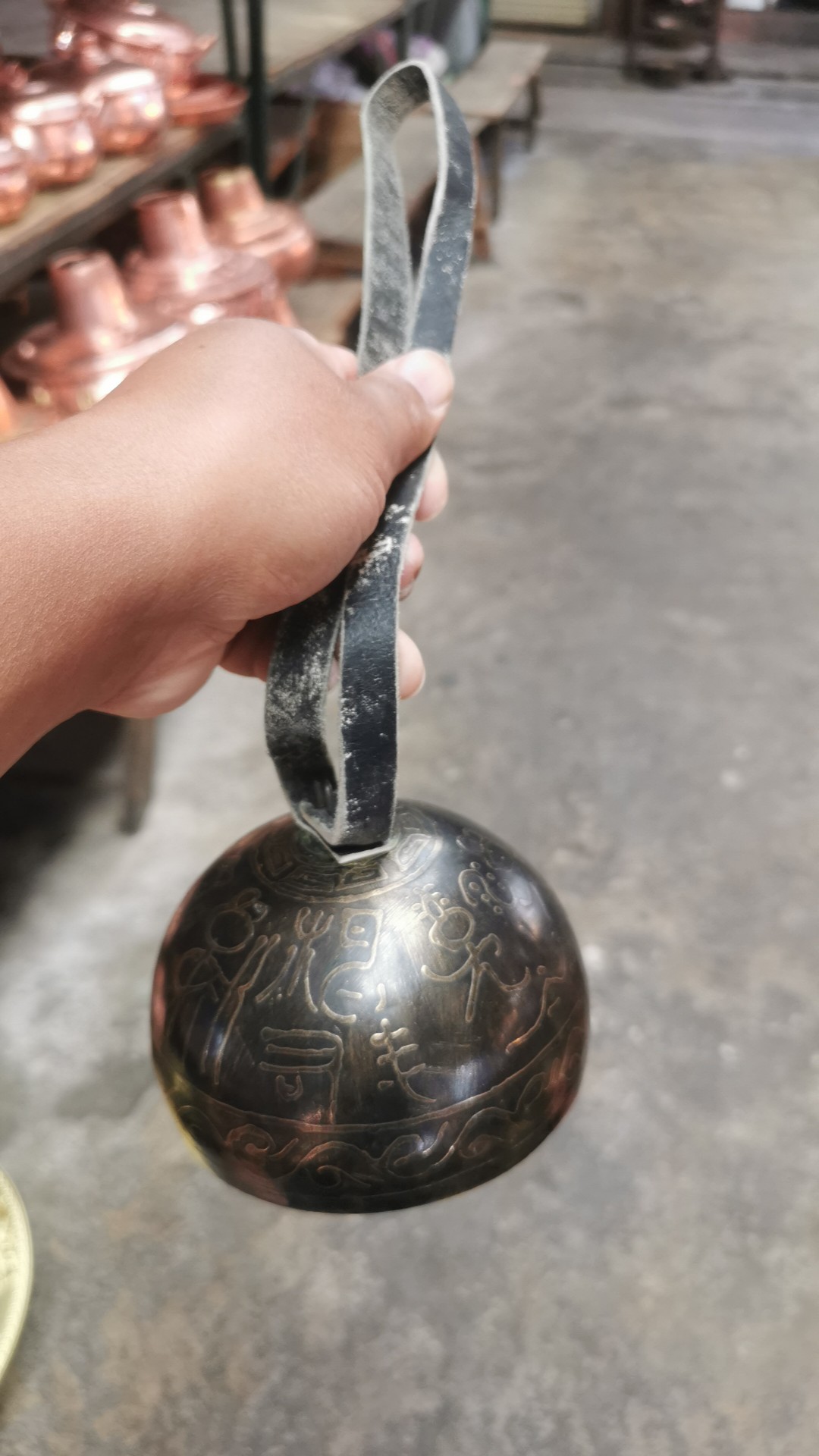 Yunnan Lijiang Naxi handmade pure copper horn heart Camel Bell Bell Bell Dongba Camel Bell 12cm diameter