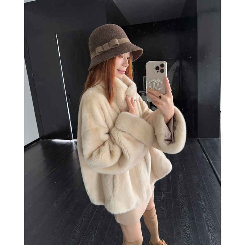Miss Miao's New Lapel-Style Imported Velvet Mink Coat, Full Mink, Fashionable and Youthful Mink Fur Coat for Women