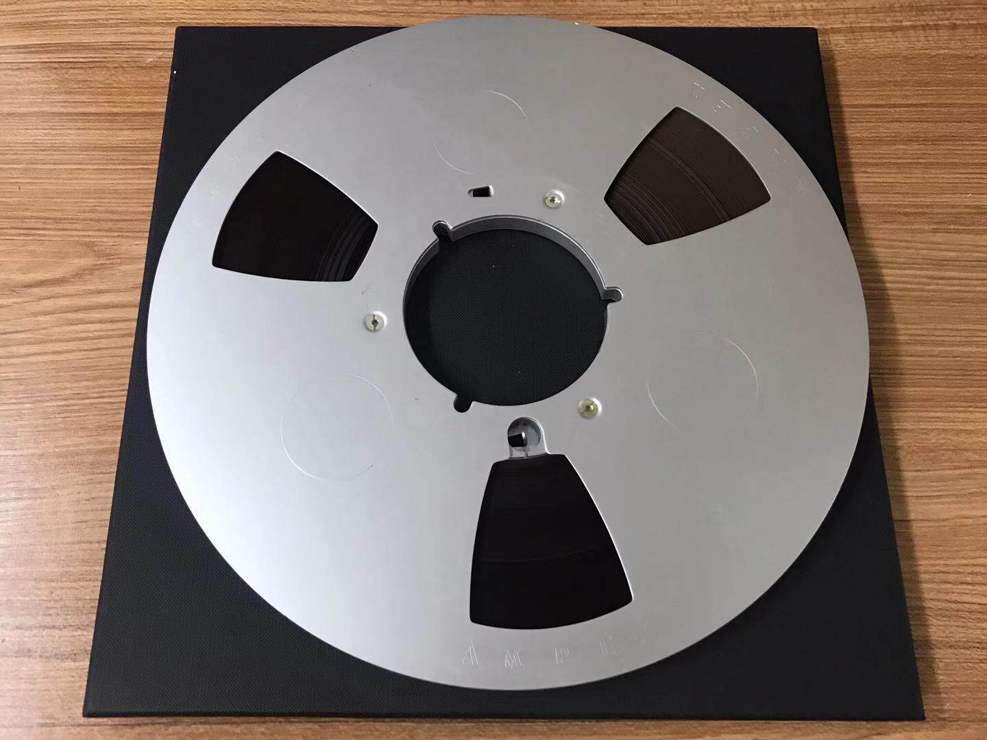 The American original AMPEX 10-inch 1 4 aluminum alloy plate from the European radio station opened with a yellow belt-no powder falling