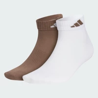 Скальное образование глубокоземистое, коричневое/белое