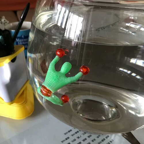 After 80 nostalgic classic childhood memories of climbing the wall Spider-Man toys Yeezy gift