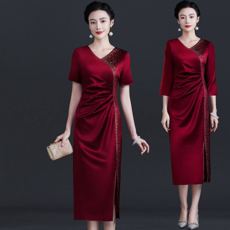 High-End Engagement Dress for the Mother of the Bride, Elegant and Youthful V-Neck Long Dress for the Mother-In-Law, Wedding Banquet Attire, Autumn