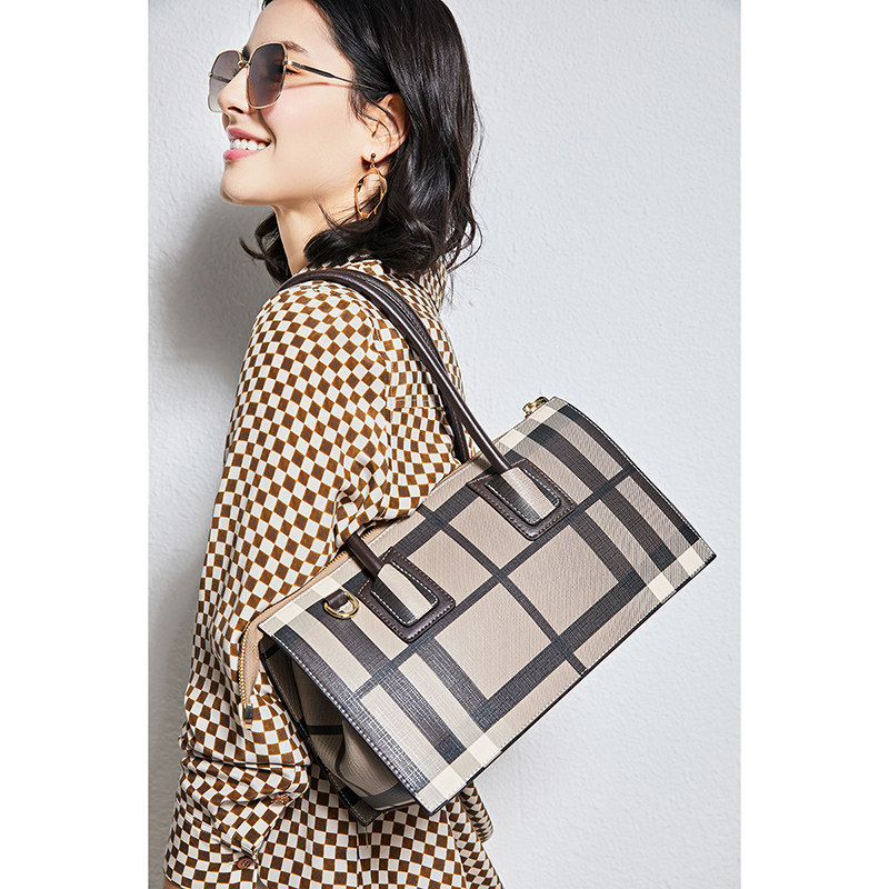 2022 New temperament large capacity grid series Boston square bag bag bag trend