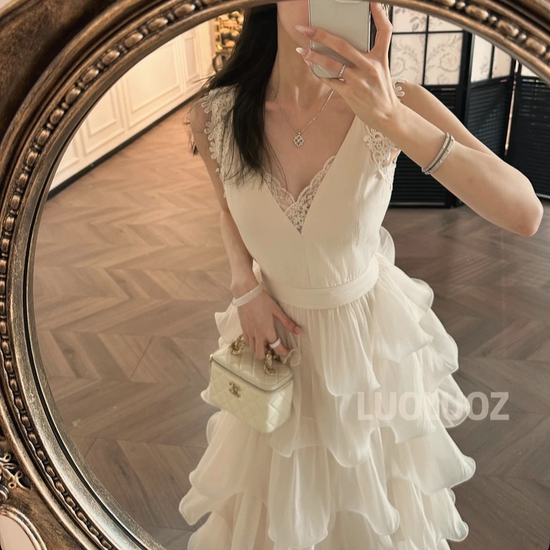 Luoluoz【Layered Clouds Soft Flow】French V-Neck Tiered Dress, New Summer Sleeveless Waist-Cinching Slimming Long Dress