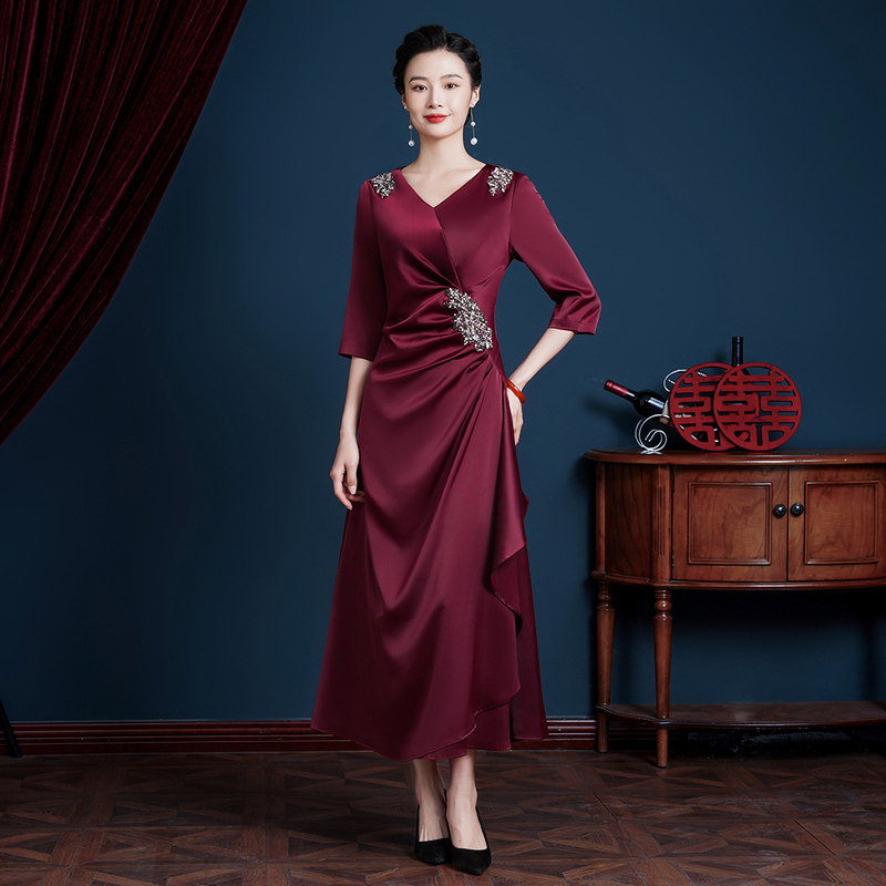 High-End Designer Mother-Of-The-Bride Wedding Dress, Elegant and Stylish, Red Spring 2026 New Model