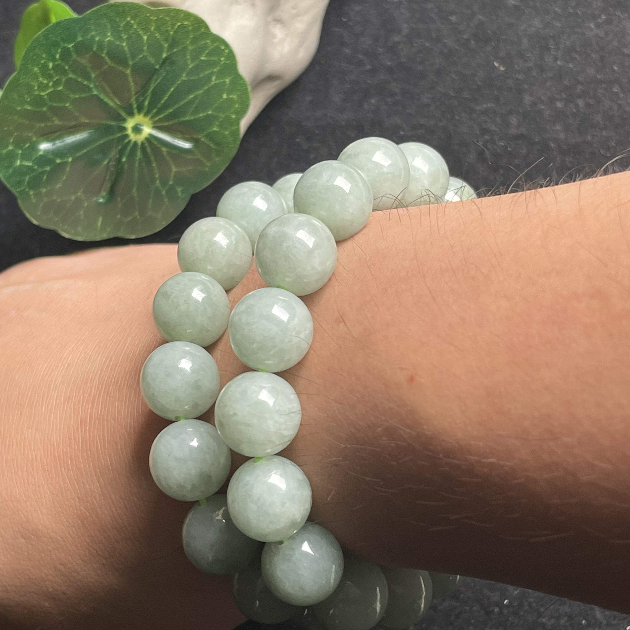 天然A货翡翠果绿手链：时尚与传承的完美结合