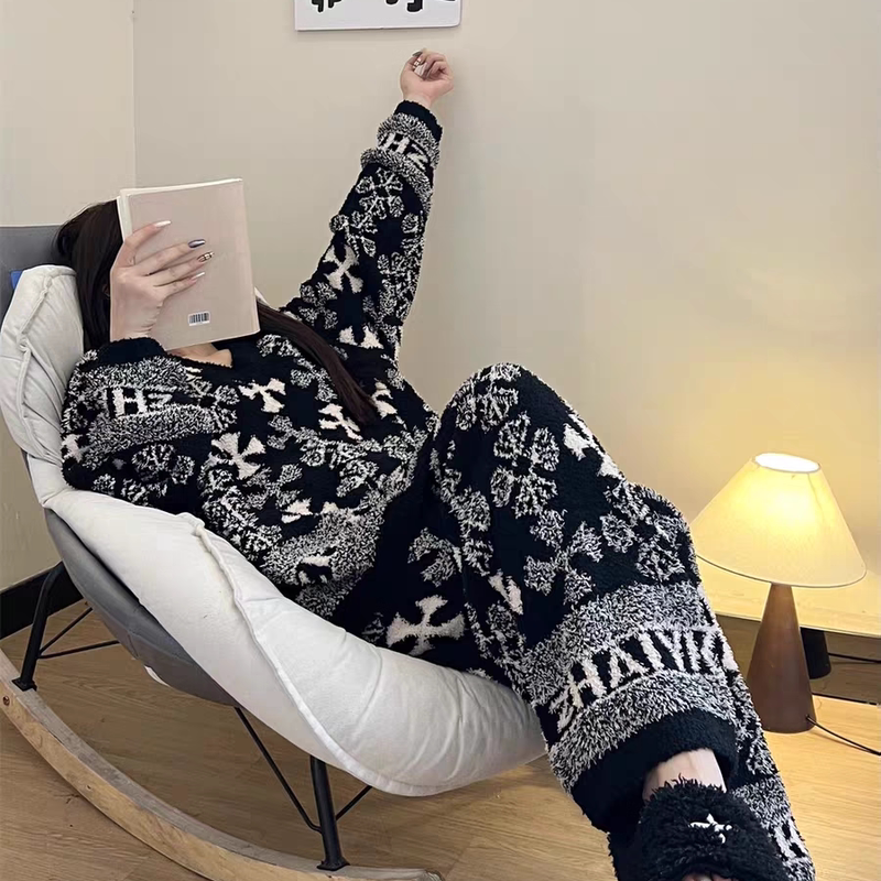 High-End Simple and Lazy Knitted Printed Pajamas for Women, New Winter Half-Velvet Long-Sleeved Long Pants Home Wear Set