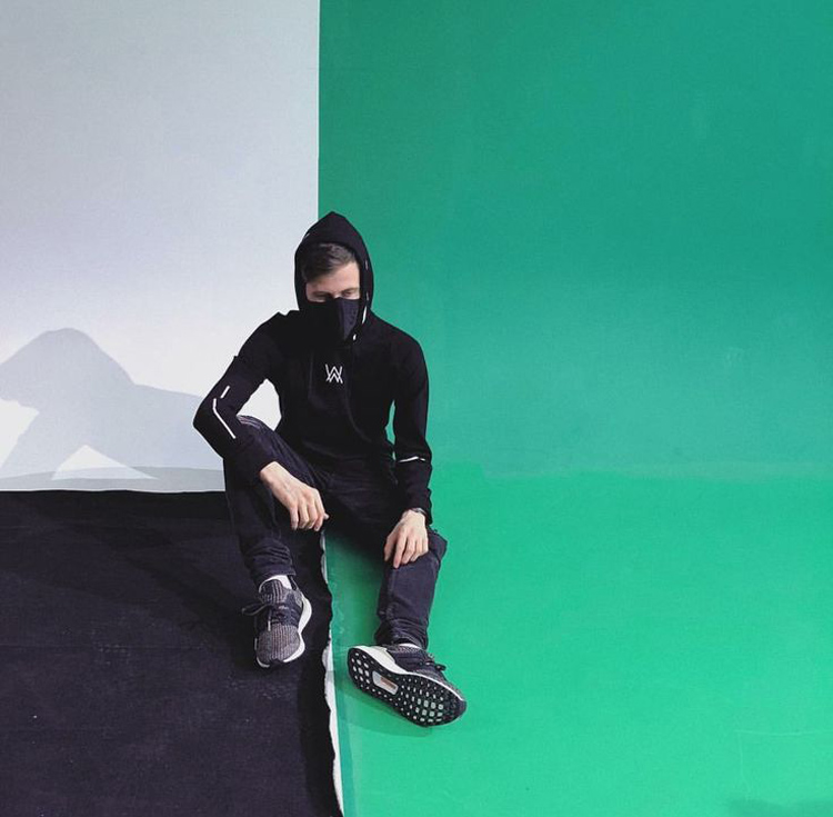 Điện DJ Allen Walker Alan walker buổi hòa nhạc với cùng một đoạn đã bị mờ mùa xuân trùm đầu áo mỏng phần áo len dài tay