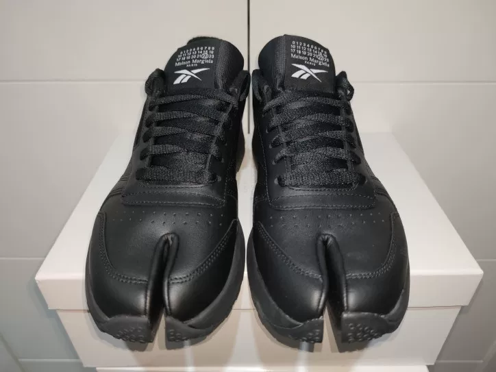 maison margiela reebok CL Tabi Stewn Maggie спортивная обувь для отдыха H04864