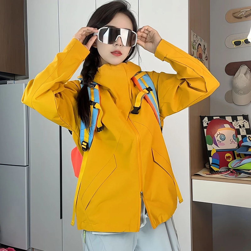 Mountain-Style Softshell Jacket for Men and Women, Spring and Autumn, Casual Windproof and Waterproof Outdoor Hiking Clothing, Suitable for Wengong Mountain and Western China