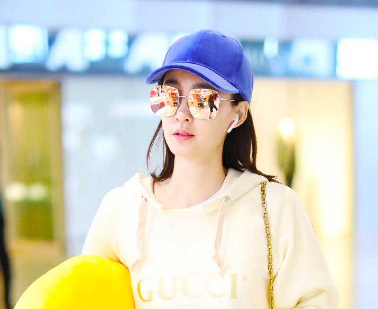 Chu Dương Khánh với cặp kính mắt nữ gọng kính nam tròn mặt vuông lớn khung kim loại kính râm phân cực kính mát nữ