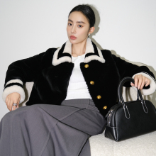 Leather and fur integrated coat for women in winter 2023, new collar color contrast small gold buckle short style Haining leather fur coat