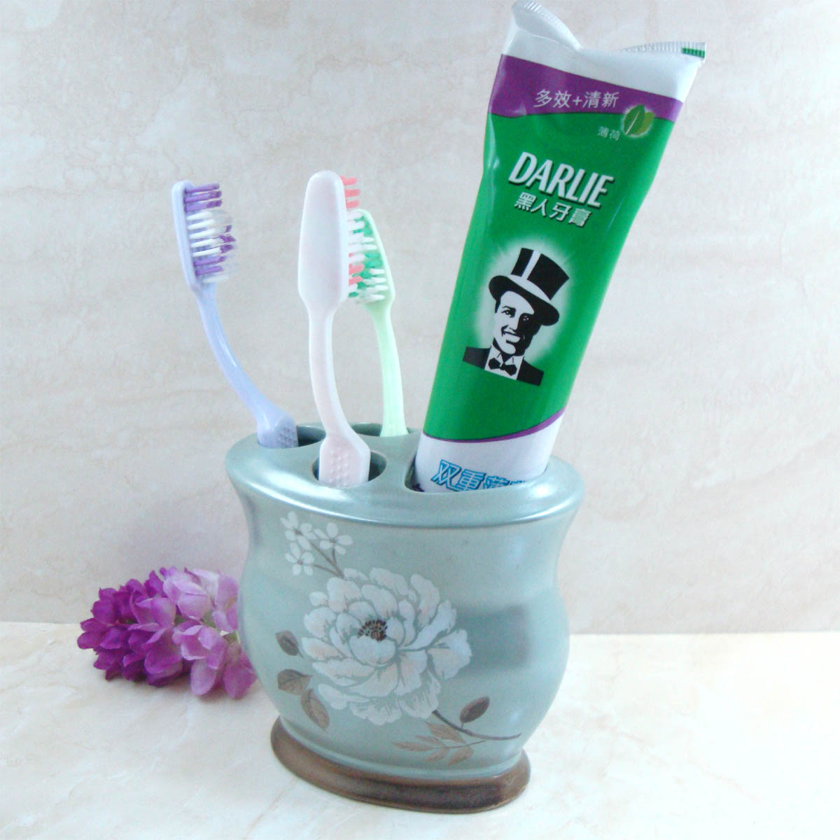 Ceramic toothbrush holder 3 holes hand color flower basket porcelain toothpaste tube creative comb tube storage cup European bathroom