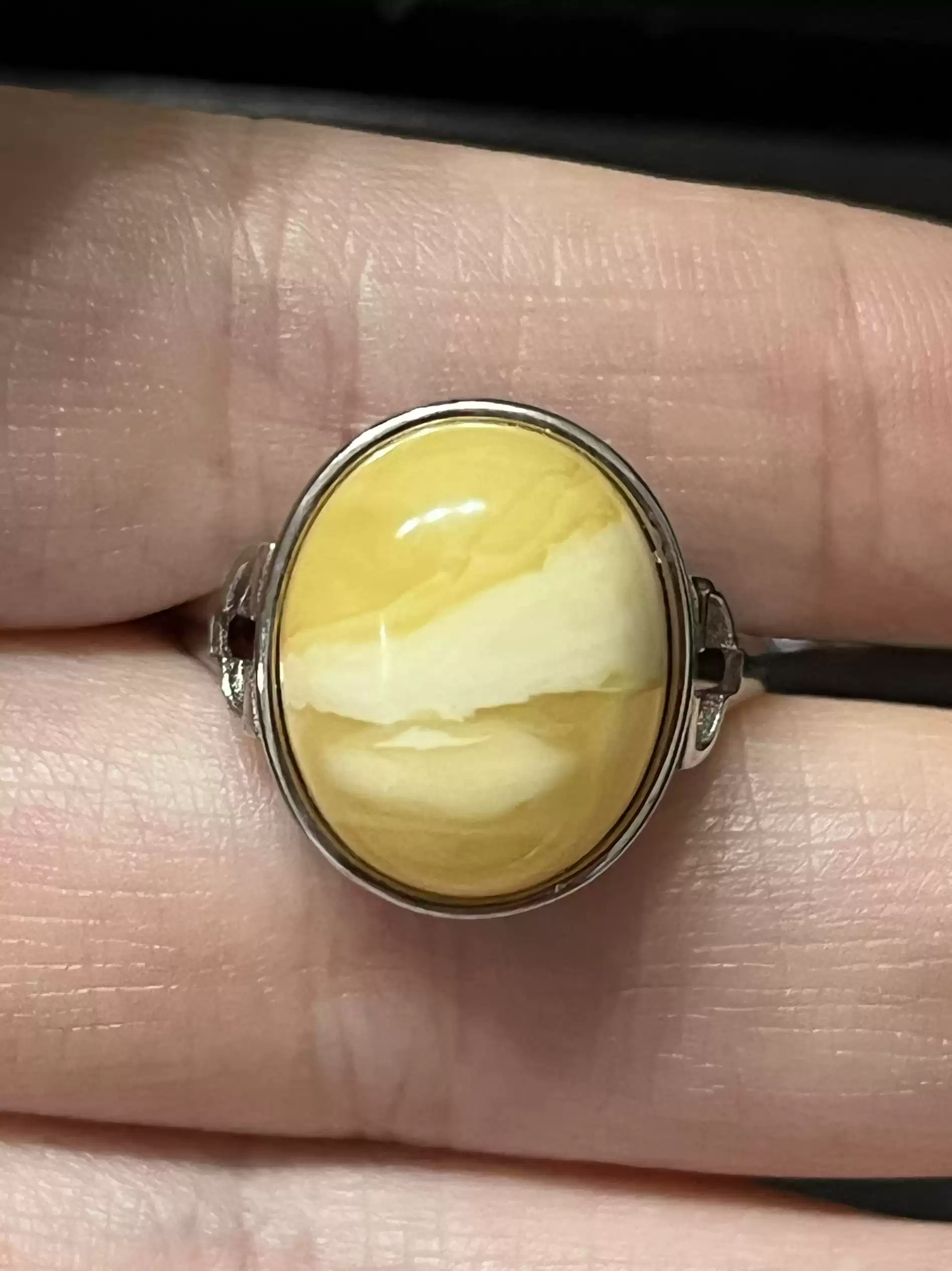 现货丶天然原矿琥珀蜜蜡S925纯银金瓷白蜡金白飘 现货丶天然原矿琥珀蜜蜡S925纯银金瓷白蜡金白飘