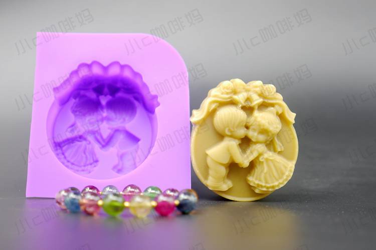 (recommended by mother C) Hot Soap Mold - Kiss Under the Bell Single about 90g medium thickness