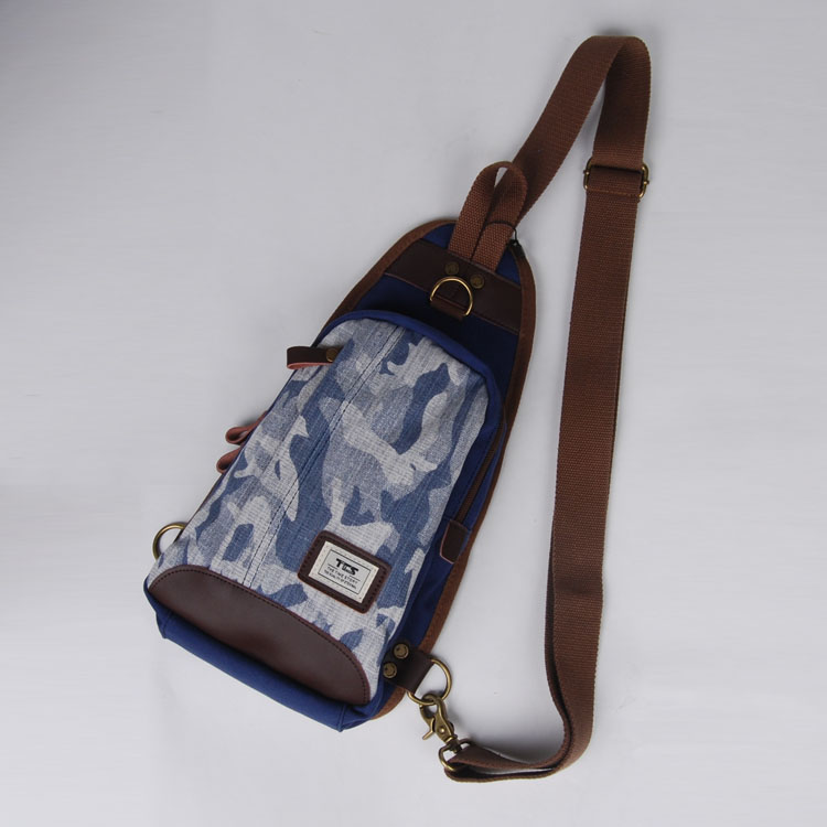 The story of time men's bag Korean chest bag fashion canvas bag men's and women's tide sports contrast Joker camouflage chest bag