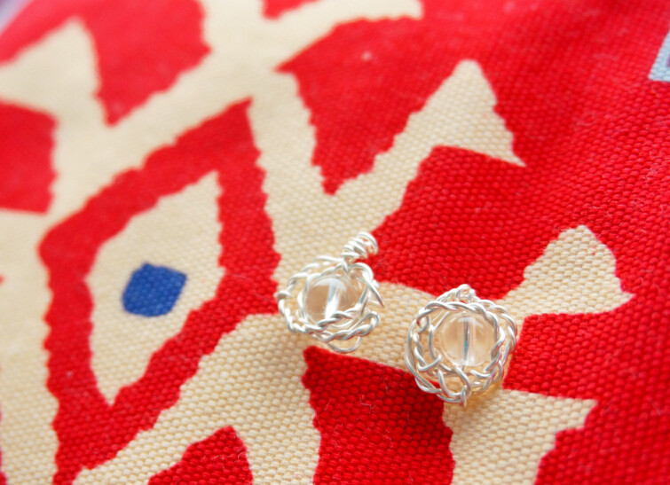 Customizable (Back to that time No 422)JO's winding art white crystal ear needle pair