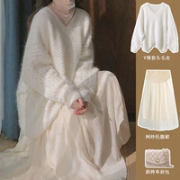 Белый свитер, абрикосовая юбка