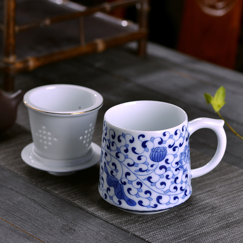 Jingdezhen ceramic cups with cover with blue and white porcelain keller) office tea cup household glass gifts