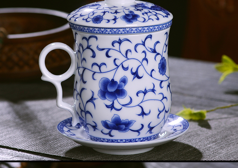 Jingdezhen ceramic cups with cover filter glass of blue and white porcelain enamel office cup household gift keller cup