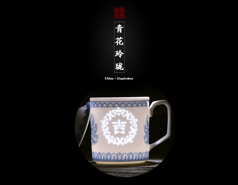 Jingdezhen blue and white and exquisite ceramic cups with cover Chinese tea cup mark cup home office gift