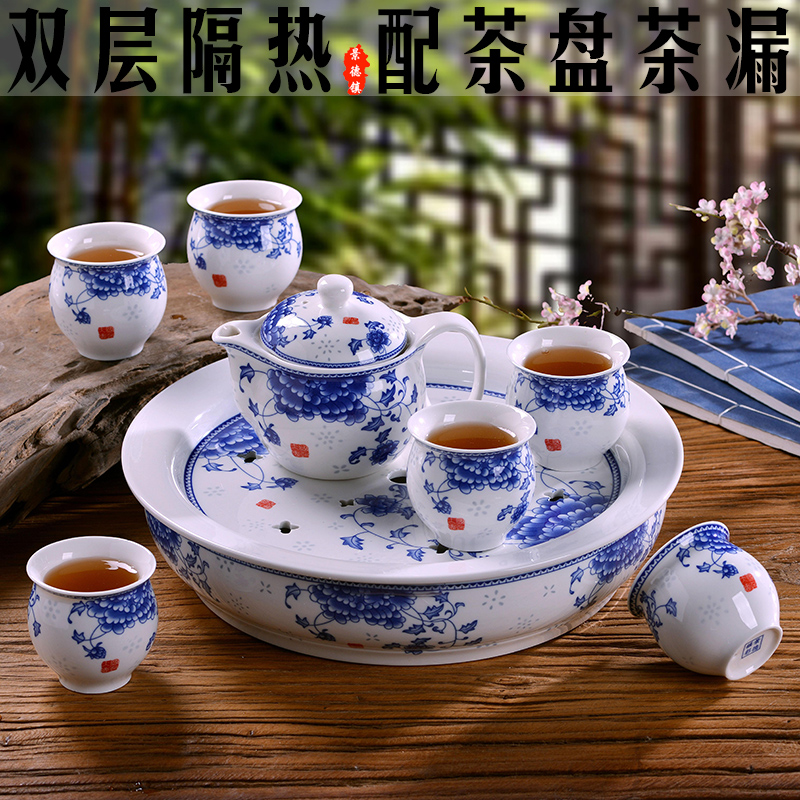 A complete set of ceramic kung fu tea set household of Chinese style restoring ancient ways of blue and white porcelain of jingdezhen ceramic cups teapot tea tray