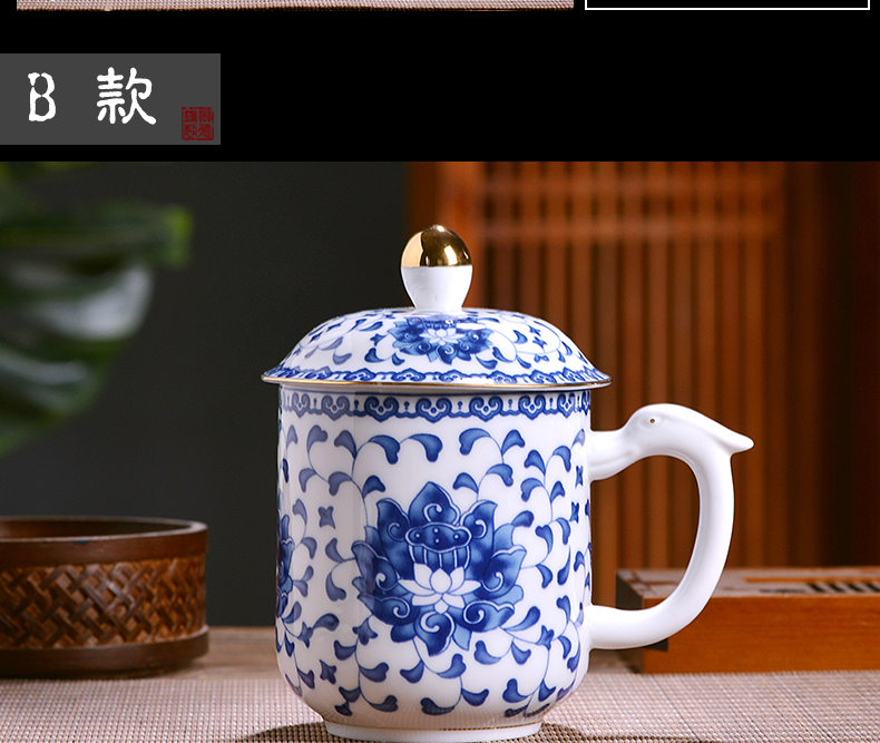 Jingdezhen ceramic cups with cover glass home office of blue and white porcelain cup and meeting the large capacity make tea cup gift