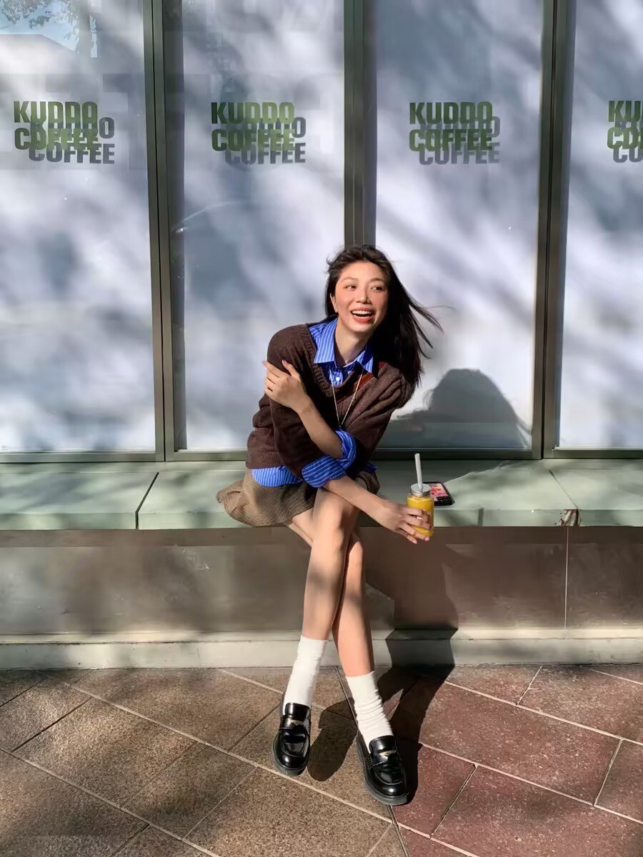 宋佳同款百丽海鸥乐福鞋2.0：厚底真皮的英伦飒爽美学